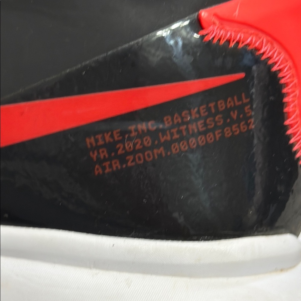 Nike Black and Red Basketball Witness V.5 Air Zoom Shoes - Picture 4 of 6